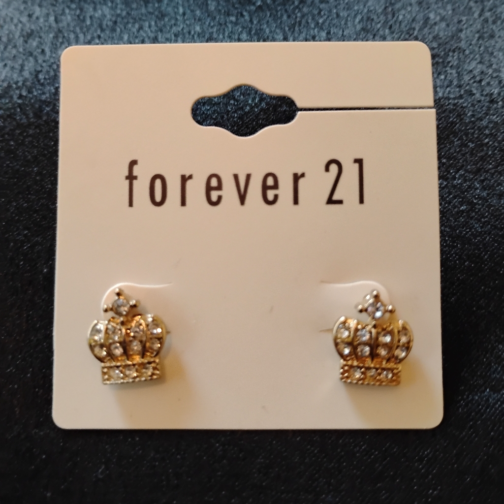 Crown Stud Earrings 11$